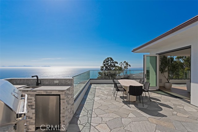 31 N Vista De Catalina, Laguna Beach CA: https://media.crmls.org/medias/a2190141-b27e-447c-ae0e-1c3e66ca2fd1.jpg
