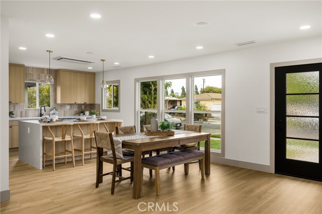 5161 E 27th Street, Long Beach CA: https://media.crmls.org/medias/a2197494-0253-4c71-b63c-2cdbc4a23ff6.jpg