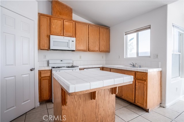 Detail Gallery Image 8 of 28 For 2658 N Drake, Merced,  CA 95348 - 4 Beds | 2 Baths