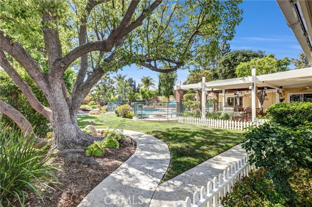 10417 Laramie Avenue, Chatsworth CA: https://media.crmls.org/medias/a21b0171-b3bb-4def-b299-61db9816a967.jpg