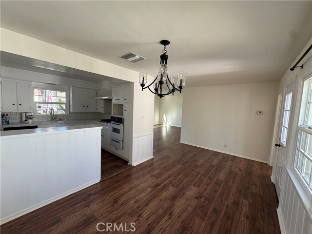 Detail Gallery Image 6 of 21 For 5934 Calvin Ave, Tarzana,  CA 91356 - 3 Beds | 2 Baths