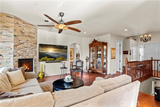 Detail Gallery Image 6 of 52 For 380 Pioneer Rd, Lake Arrowhead,  CA 92352 - 3 Beds | 3/1 Baths