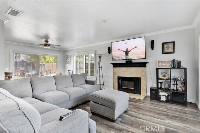Detail Gallery Image 9 of 41 For 417 Colfax Cir, Corona,  CA 92879 - 4 Beds | 2/1 Baths