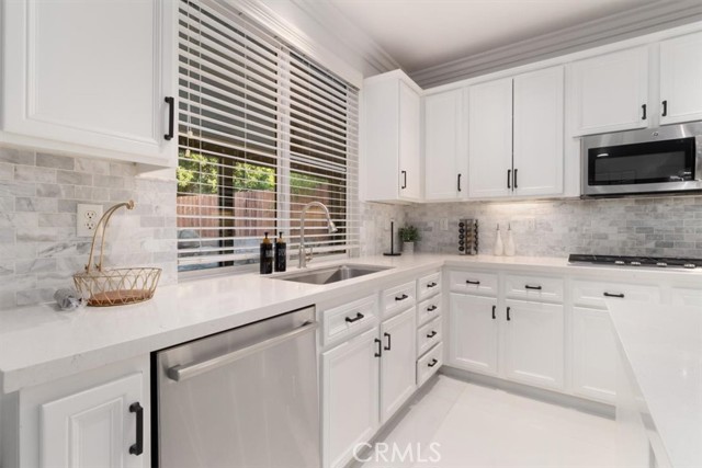 Detail Gallery Image 27 of 69 For 27569 Bottle Brush, Murrieta,  CA 92562 - 4 Beds | 2/1 Baths