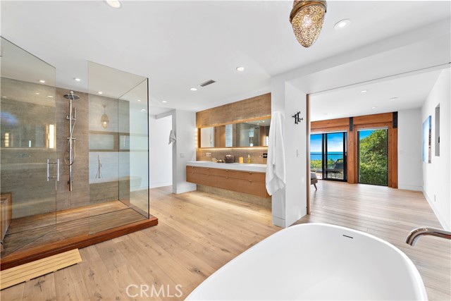 Detail Gallery Image 21 of 69 For 2623 Victoria Dr, Laguna Beach,  CA 92651 - 4 Beds | 3/1 Baths