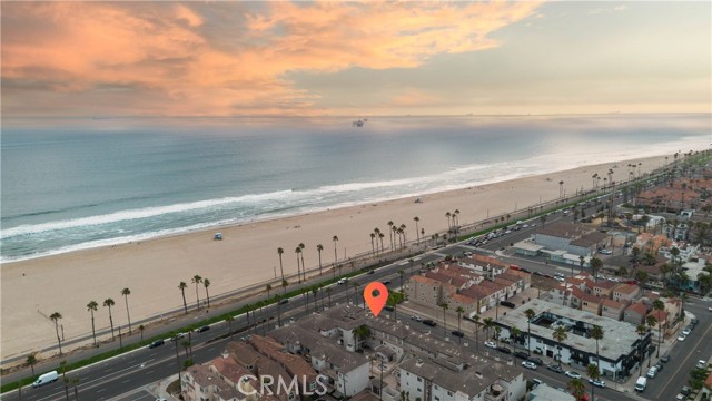 1516 Pacific Coast, Huntington Beach CA: https://media.crmls.org/medias/a21d55cf-8c72-47c8-8e9b-ca8764687d26.jpg