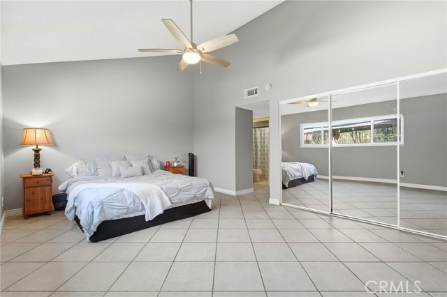 Detail Gallery Image 19 of 41 For 23943 via Flamenco, Valencia,  CA 91355 - 5 Beds | 3 Baths