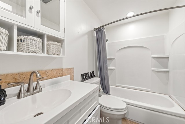 5893 Oak Knolls Road, Simi Valley CA: https://media.crmls.org/medias/a21de09d-6ef0-4cd1-82bd-161485a74140.jpg