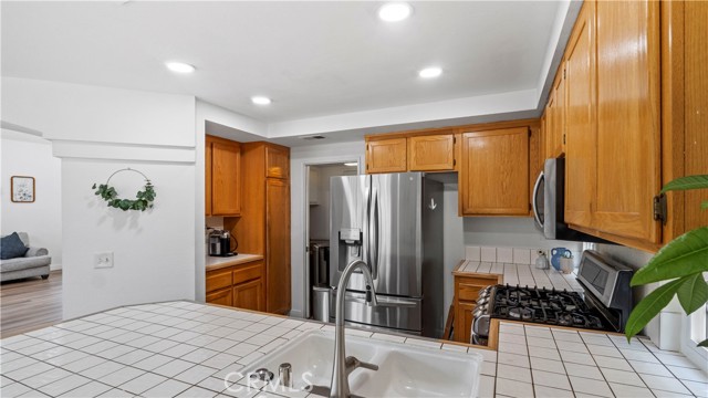 Image 12 of 31 For 31051 Nice Avenue