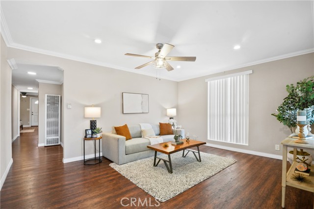 13439 Roselle Avenue, Hawthorne CA: https://media.crmls.org/medias/a21eff04-9abc-41dd-83fe-8c0e0fd7d98c.jpg