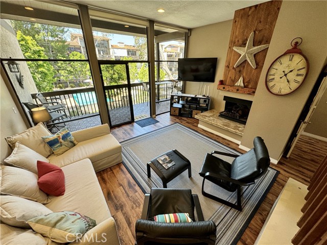 Detail Gallery Image 7 of 27 For 6215 Marina Pacifica Dr, Long Beach,  CA 90803 - 2 Beds | 2 Baths