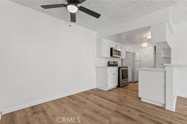 Detail Gallery Image 8 of 26 For 8649 Sunland Bld #5,  Sun Valley,  CA 91352 - 2 Beds | 1 Baths