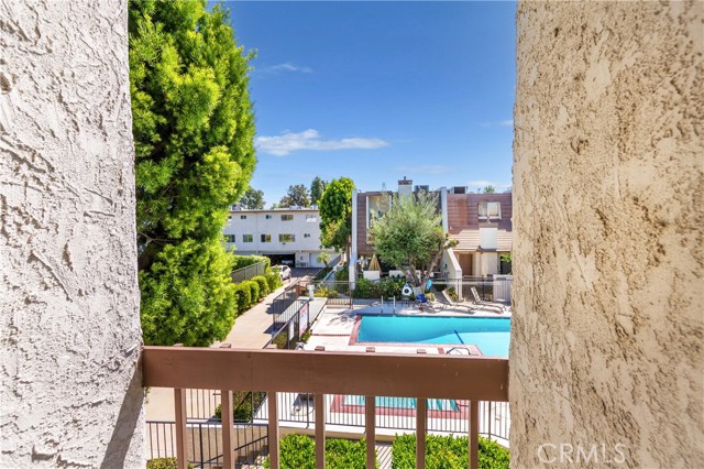 Detail Gallery Image 17 of 29 For 18344 Collins St a,  Tarzana,  CA 91356 - 2 Beds | 2/1 Baths