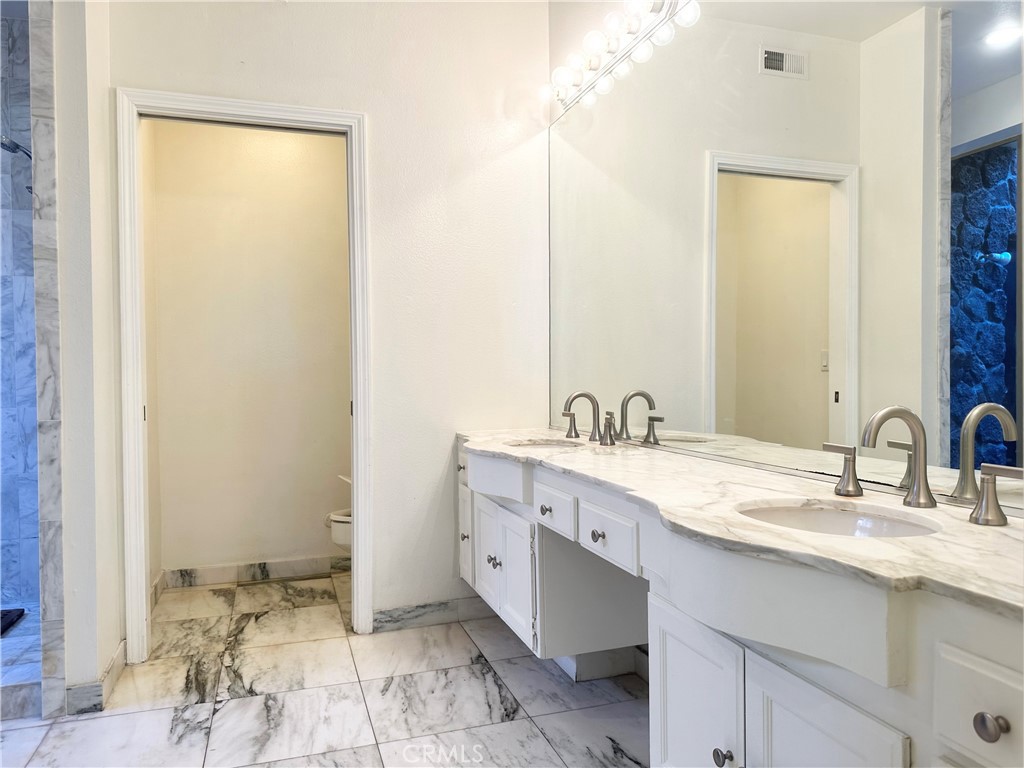 A2214175 E472 45b7 A499 5e53858f60ef