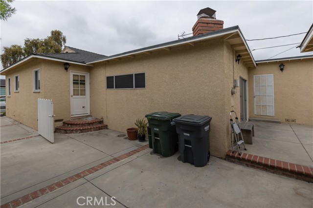 5939 Greentop Street, Lakewood CA: https://media.crmls.org/medias/a222d1bc-09c2-4b75-835a-7ce617a0449c.jpg
