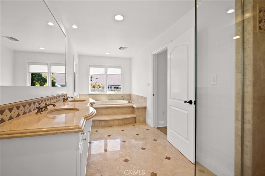 MLS #OC25261426 image #13