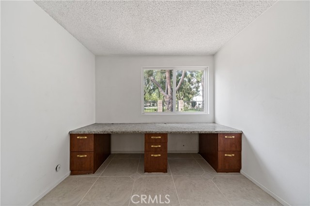 75 Willow Tree Lane, Irvine CA: https://media.crmls.org/medias/a22394c2-b1d0-4c81-aeb7-9f08033e55ff.jpg