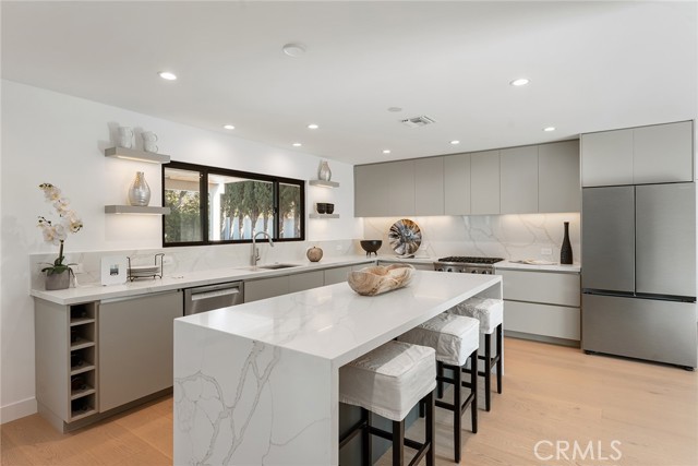Detail Gallery Image 13 of 54 For 5630 Blanco Ave, Woodland Hills,  CA 91367 - 4 Beds | 4/1 Baths