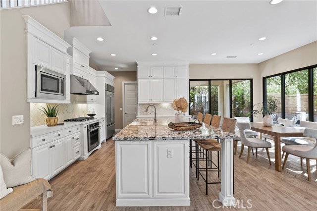 Detail Gallery Image 11 of 63 For 33 Castellana, Lake Forest,  CA 92630 - 4 Beds | 3 Baths