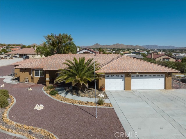 16045 Chiwi Rd, Apple Valley, CA 92307