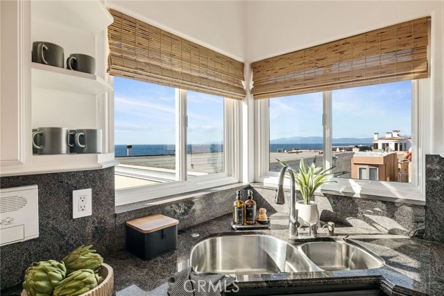Detail Gallery Image 16 of 66 For 229 23rd, Manhattan Beach,  CA 90266 - 3 Beds | 4 Baths