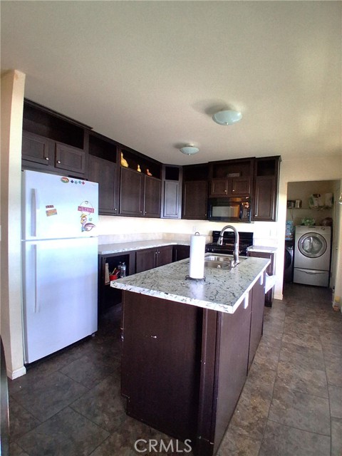 Detail Gallery Image 5 of 18 For 3524 E Avenue R #297,  Palmdale,  CA 93550 - 4 Beds | 2 Baths