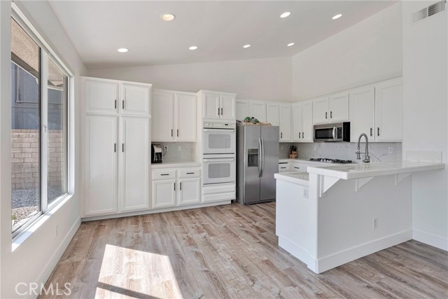 Detail Gallery Image 6 of 33 For 14310 Platt Ct, Canyon Country,  CA 91387 - 3 Beds | 2 Baths