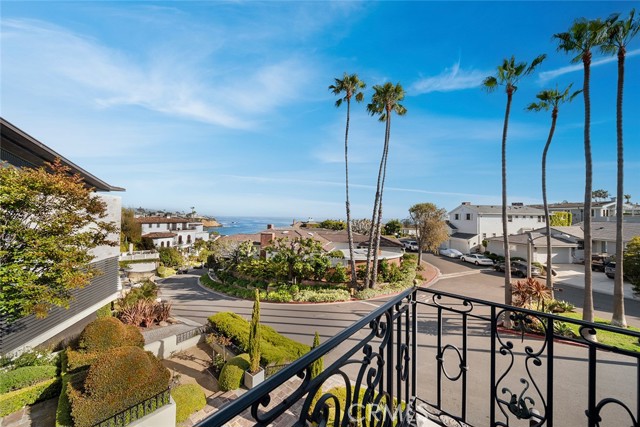 Detail Gallery Image 7 of 46 For 121 Emerald Bay, Laguna Beach,  CA 92651 - 5 Beds | 4/1 Baths