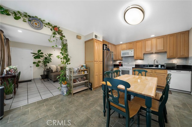 Detail Gallery Image 9 of 29 For 1318 E Fairgrove Ave, West Covina,  CA 91792 - 3 Beds | 2 Baths