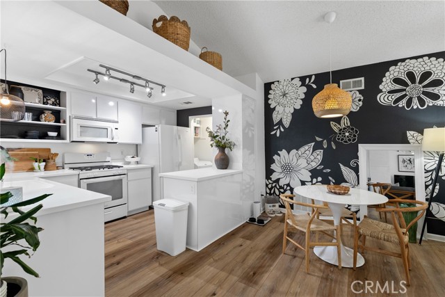 27781 Spring Meadow Court, Menifee CA: https://media.crmls.org/medias/a2296de8-f12c-466a-a932-3784085db477.jpg