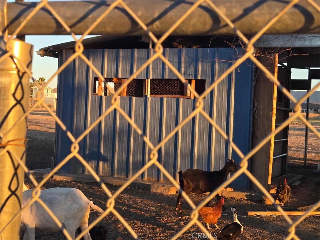 https://media.crmls.org/medias/a22996a8-8011-461a-aaeb-f4827e7c75ff.jpg?preset=X-Large