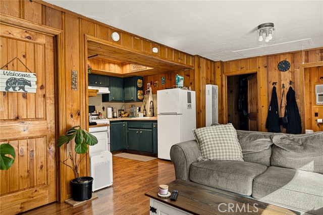 Detail Gallery Image 11 of 29 For 32135 West Dr, Running Springs,  CA 92382 - 2 Beds | 2 Baths