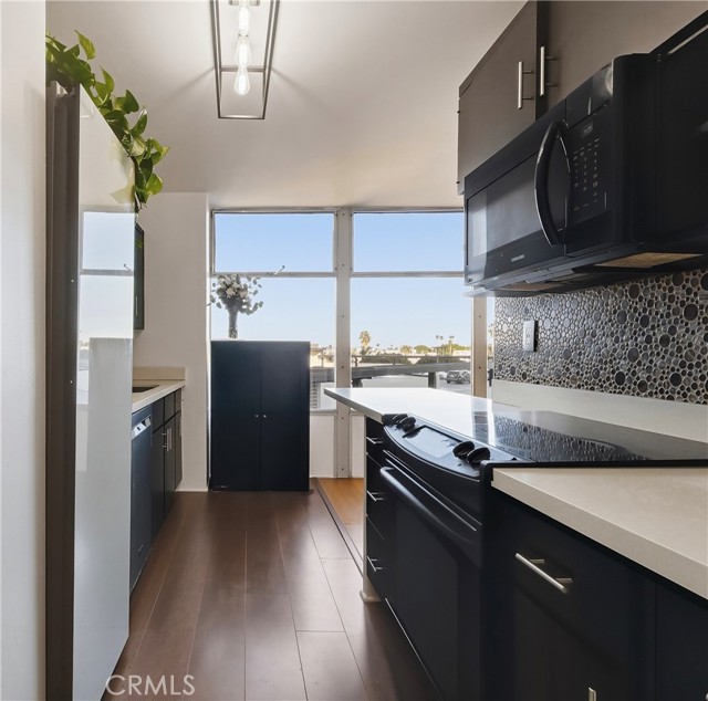 Detail Gallery Image 4 of 20 For 100 Atlantic Ave #405,  Long Beach,  CA 90802 - 2 Beds | 1 Baths