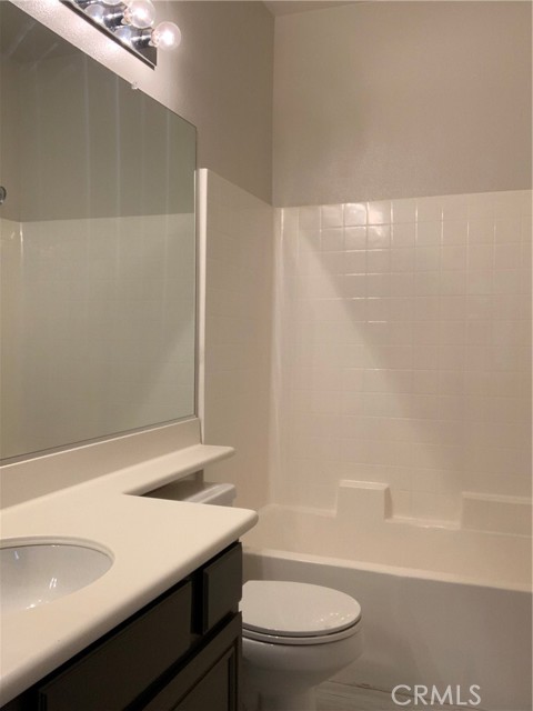 Detail Gallery Image 14 of 16 For 2620 Night Jasmine Dr, Simi Valley,  CA 93065 - 4 Beds | 3 Baths