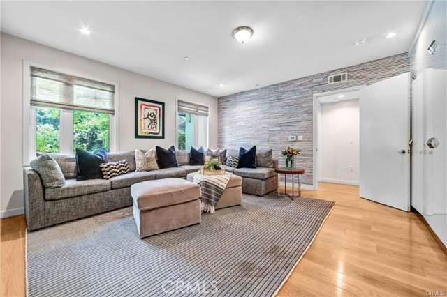 Detail Gallery Image 28 of 43 For 935 Hillcrest, Pasadena,  CA 91106 - 6 Beds | 7/1 Baths