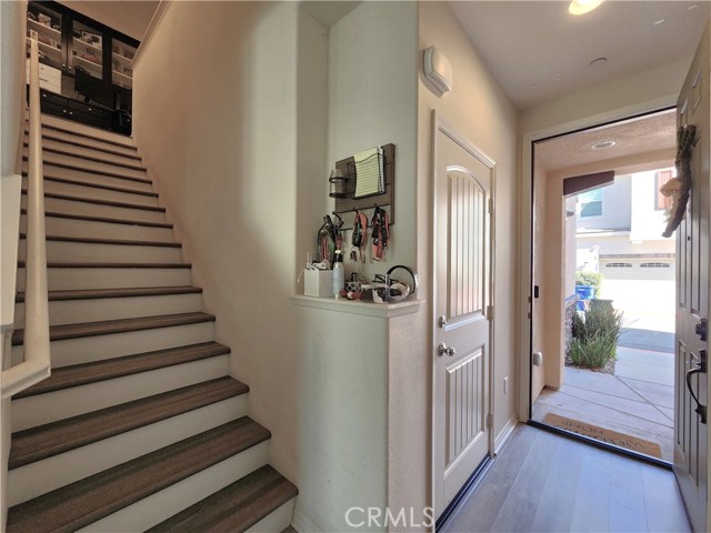 22013 Barrington Way, Saugus CA: https://media.crmls.org/medias/a22b85e1-2385-46b0-94f1-5231cc1d86a6.jpg