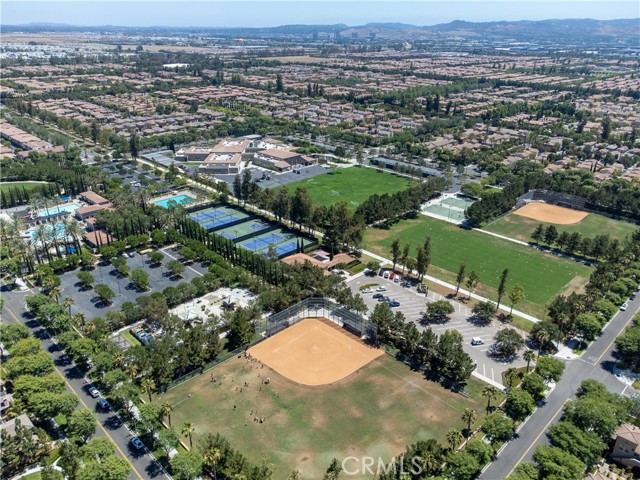 80 Great, Irvine CA: https://media.crmls.org/medias/a22bf4e7-acf7-4312-a23f-deaee1155c71.jpg