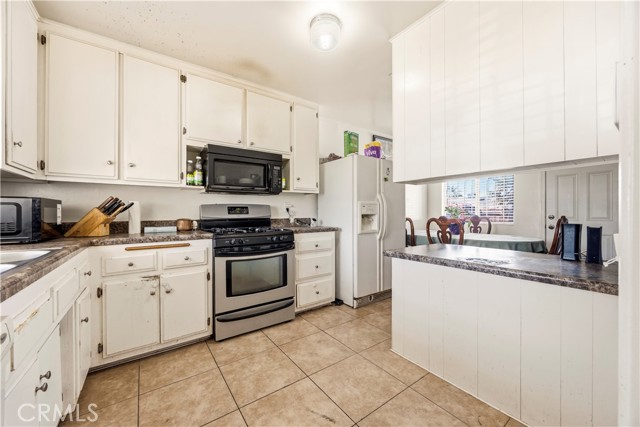 Detail Gallery Image 8 of 20 For 1025 Dixie, Hemet,  CA 92543 - 3 Beds | 2 Baths