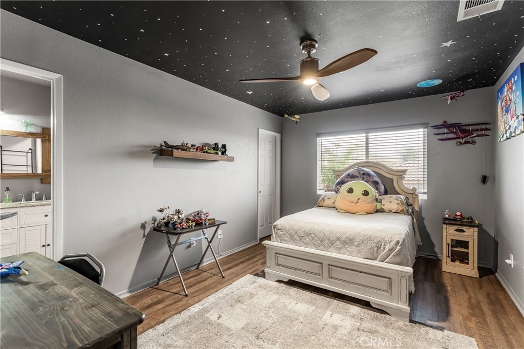 https://media.crmls.org/medias/a22c25a0-859d-4eb0-8197-b542be8d38d6.jpg?preset=X-Large