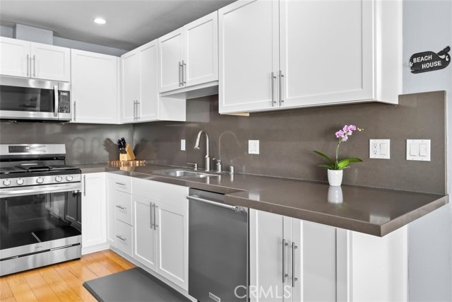 2000 Voorhees Avenue, Redondo Beach, California 90278, 3 Bedrooms Bedrooms, ,2 BathroomsBathrooms,Residential,Sold,Voorhees,SB23026527