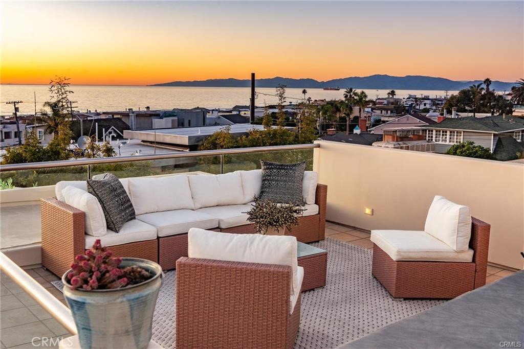 2242 Circle — architectural residence