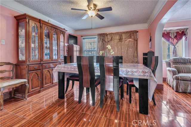 4154 S Harvard Blvd, Los Angeles CA: https://media.crmls.org/medias/a22de6be-ae0c-4107-be0d-c190857a0fc4.jpg
