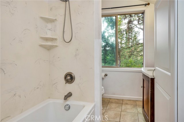 Primary bath with jetted soaking tub