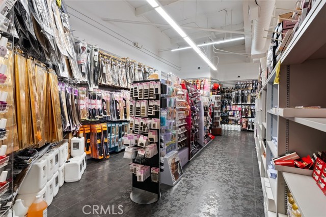 0, North Hollywood CA: https://media.crmls.org/medias/a22eee94-5587-4c4b-955b-3068d49666b4.jpg