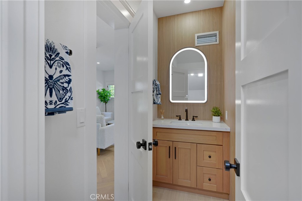 https://media.crmls.org/medias/a22f23c0-8fc3-4a26-a918-63a22ce6e04b.jpg?preset=X-Large
