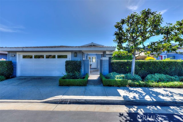 Detail Gallery Image 2 of 55 For 3621 Geranium, Corona Del Mar,  CA 92625 - 2 Beds | 2 Baths