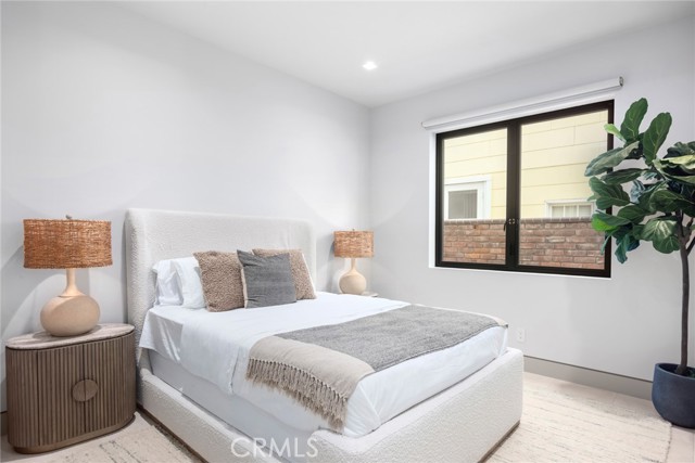 706 W Oceanfront, Newport Beach CA: https://media.crmls.org/medias/a2303054-b23a-4a8f-a336-e737246c7aee.jpg