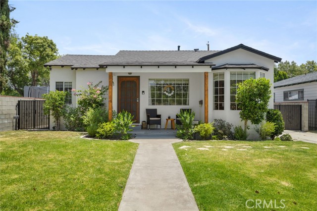 1820 N Avon Street, Burbank CA: https://media.crmls.org/medias/a23050b3-646f-4eac-ac49-97fb781a857c.jpg