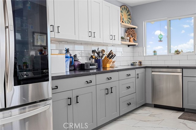 Detail Gallery Image 10 of 34 For 6729 Hyacinth Cir, Carlsbad,  CA 92011 - 3 Beds | 2 Baths