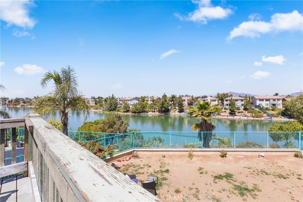 https://media.crmls.org/medias/a230cf96-91dd-4e90-833b-1a33677d466b.jpg?preset=X-Large